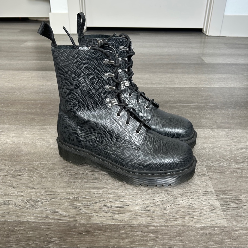 Mens • Dr. Martens Para Boots • Black Pebbled Leather Combat Boots Sz Uk 9 Us 10
